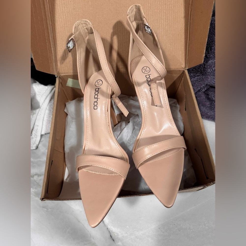 Boohoo Nude Heels size 8 new in box